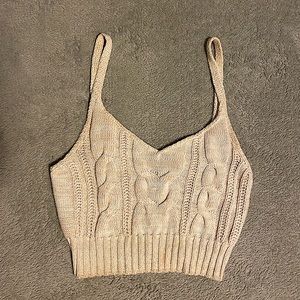cute boho knit cream crop top!!
size: XS
condition: brand new